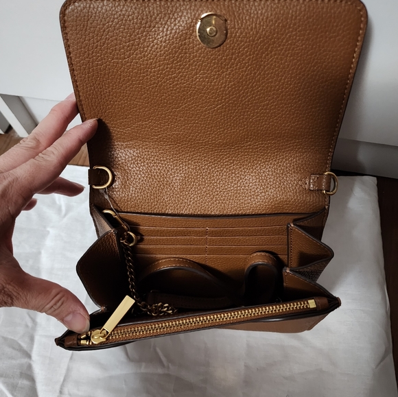 ❌️❌️SOLD❌️❌️Tory Burch Britten Wallet on Chain - Picture 2 of 4